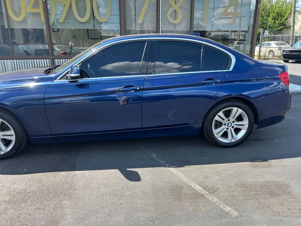 2018 BMW 3 Series 330i's photo